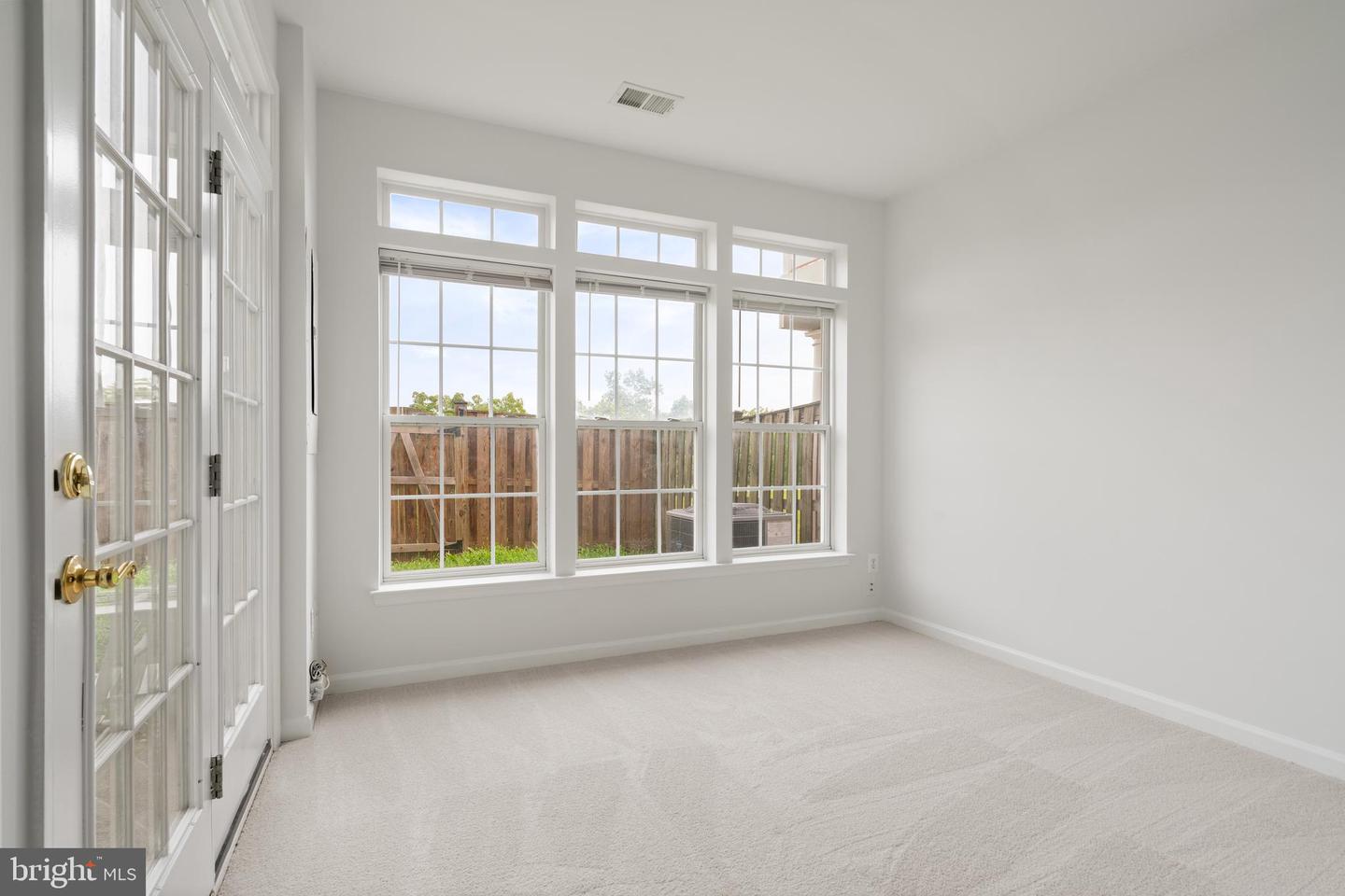 15056 Danehurst Cir Property Photo 4