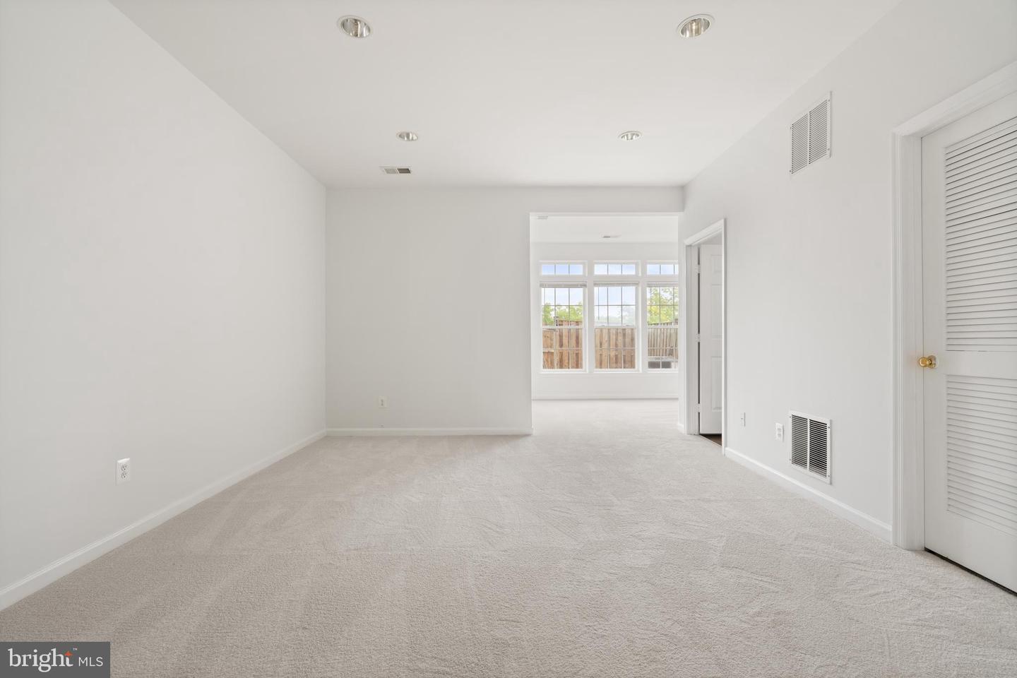 15056 Danehurst Cir Property Photo 5