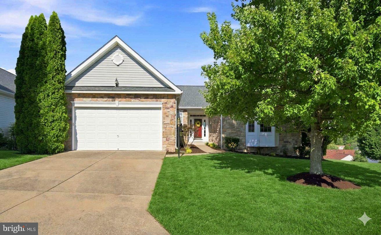 16469 SPARKLING BROOK LOOP Property Photo 1