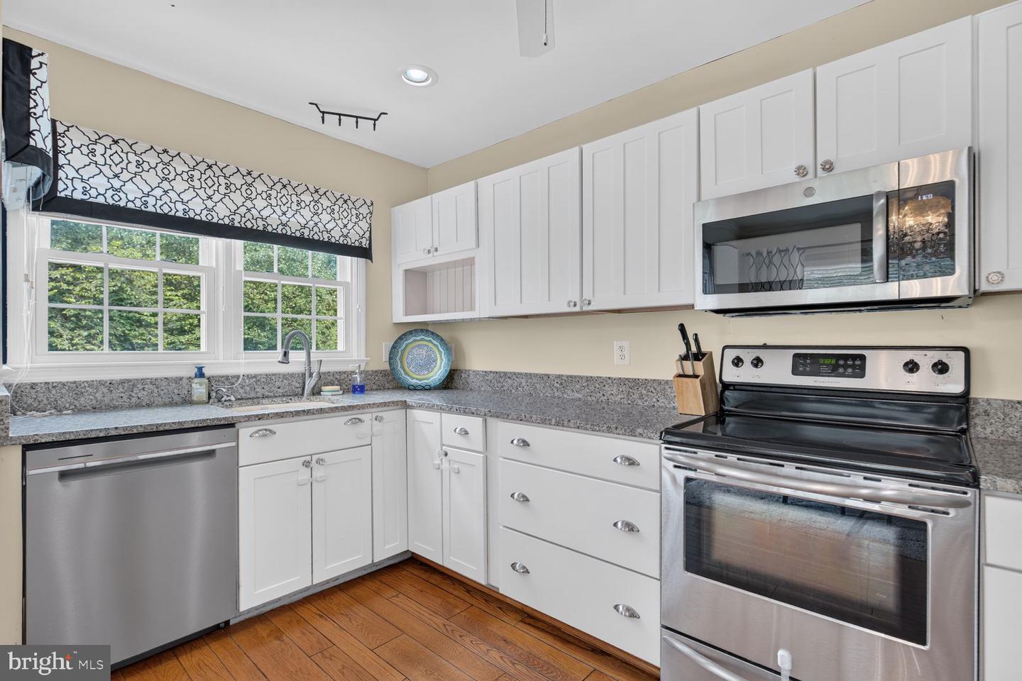 12831 Mill Brook Ct Property Photo 6