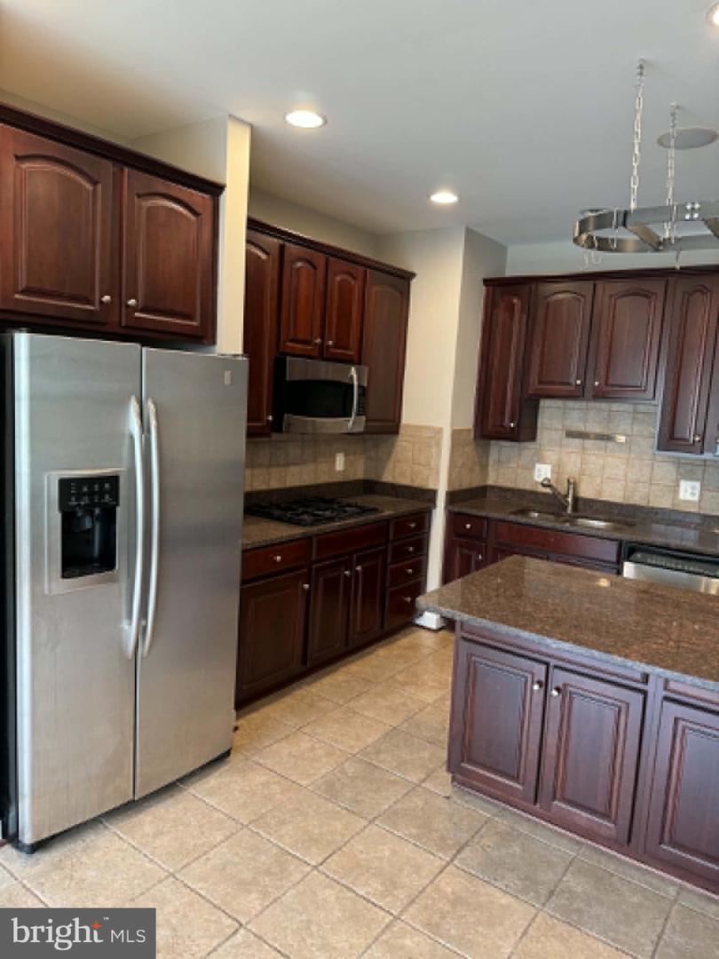 6912 Witton Cir Property Photo 4