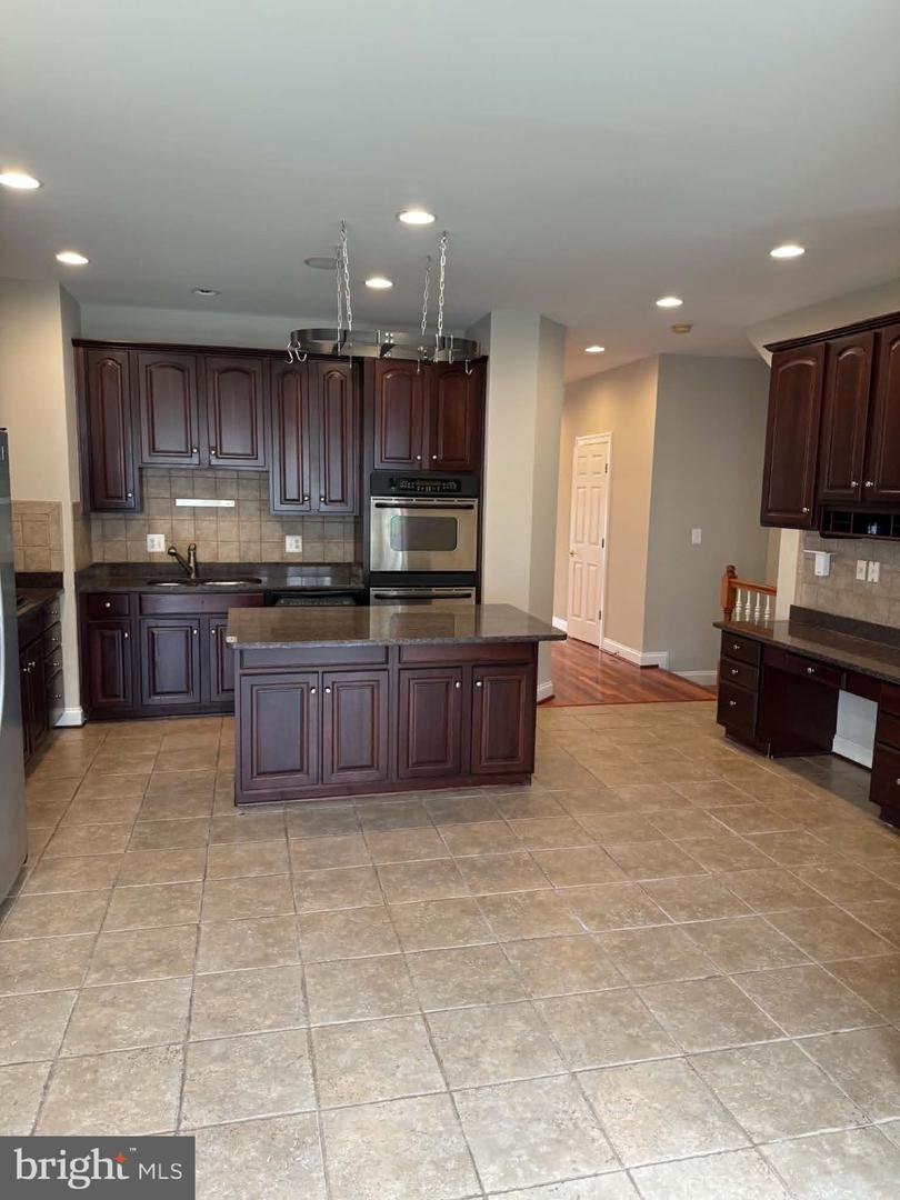 6912 Witton Cir Property Photo 5