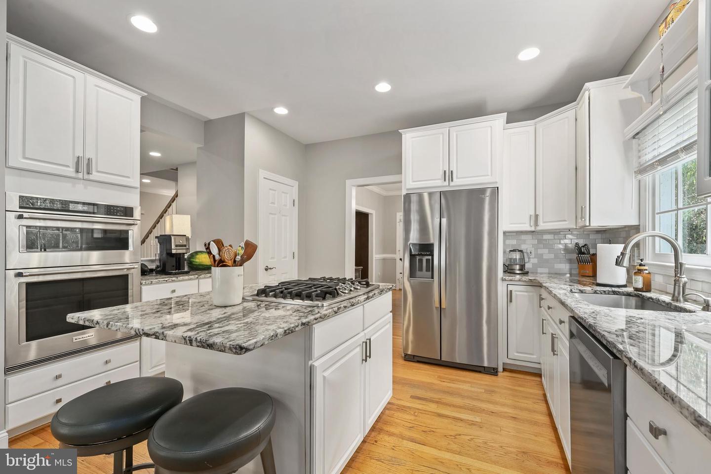 8050 Amsterdam Ct Property Photo 12