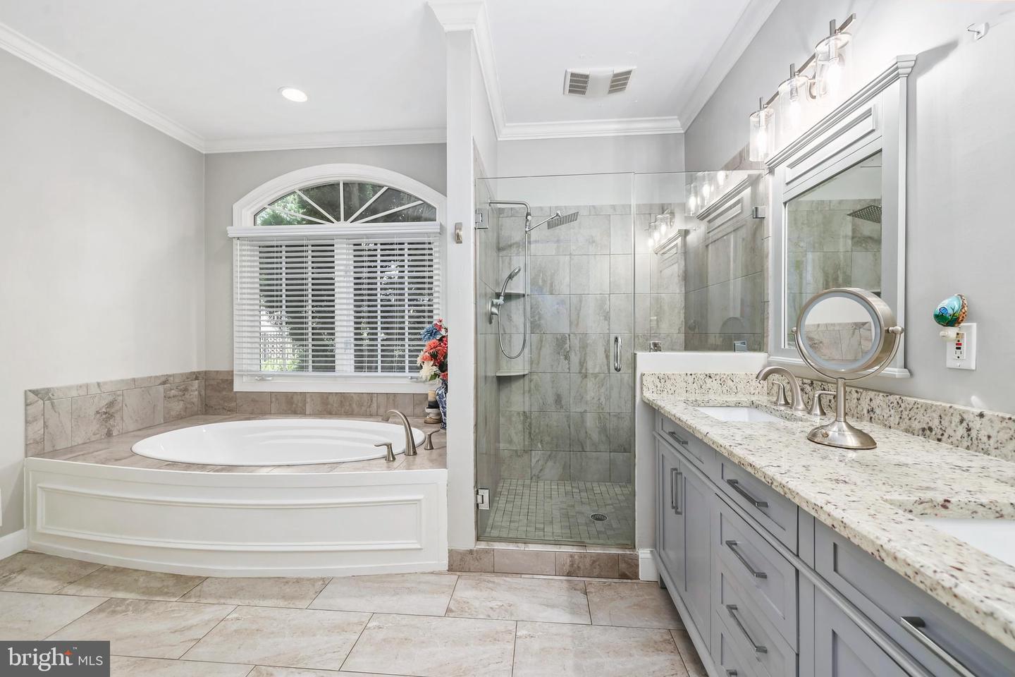 8050 Amsterdam Ct Property Photo 24