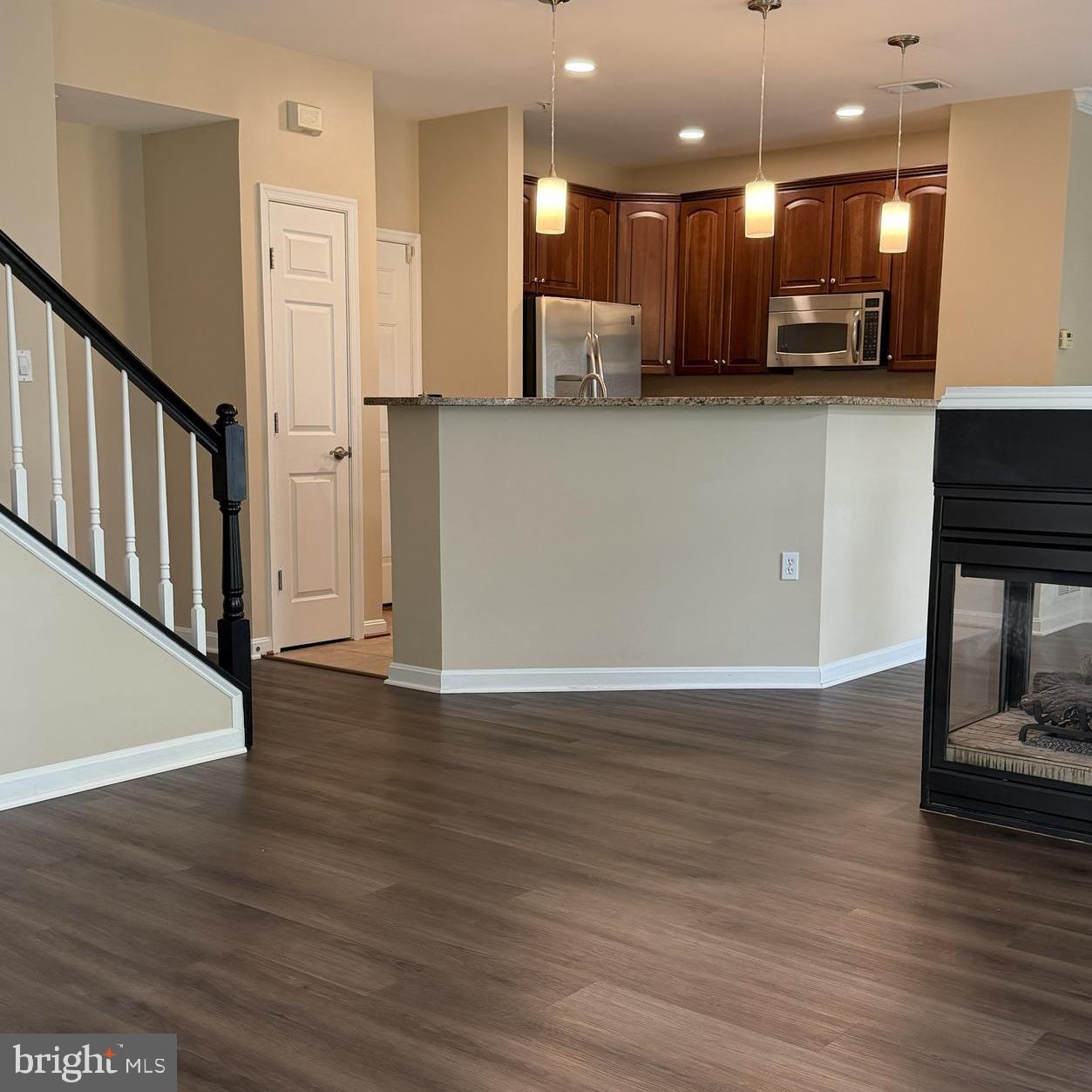 6765 Hampton Bay Ln Property Photo 2