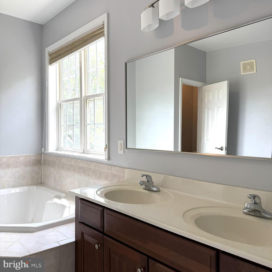 6765 Hampton Bay Ln Property Photo 15