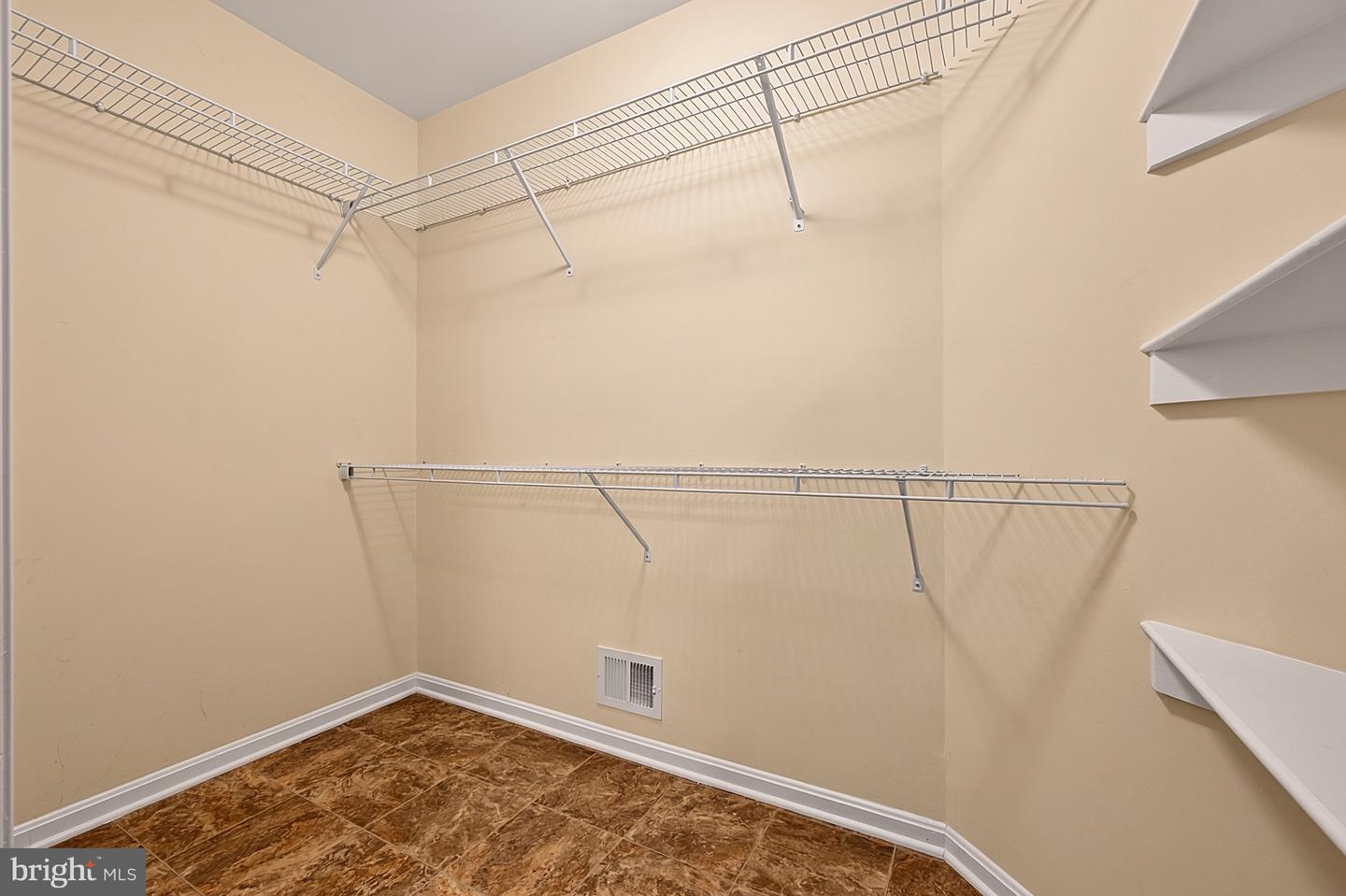 7040 Hoadly Rd Property Photo 112