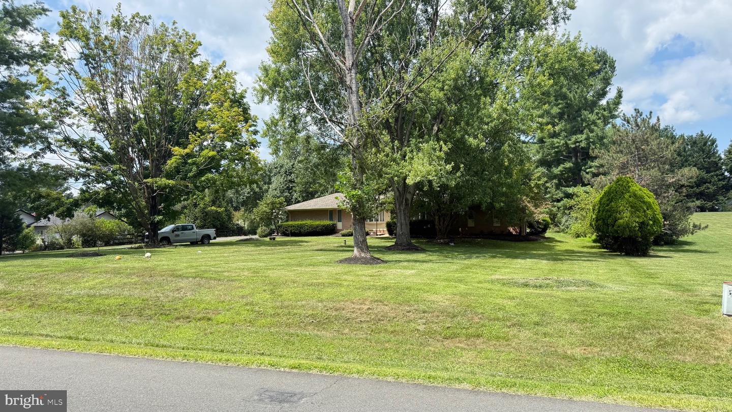 4800 Maurine Ct Property Photo 2