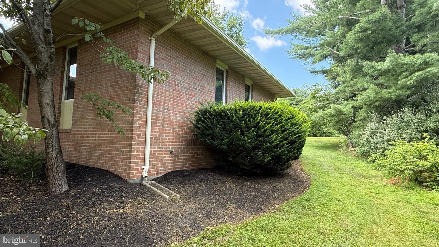 4800 Maurine Ct Property Photo 9