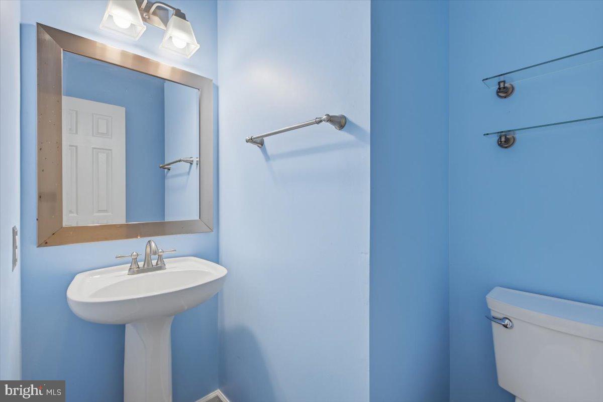 15539 Miller School Pl Property Photo 9