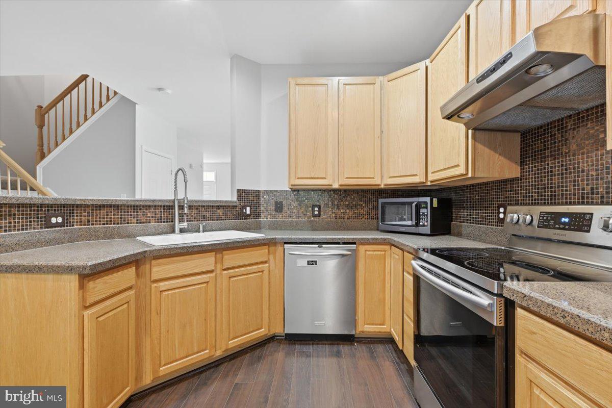 15539 Miller School Pl Property Photo 14