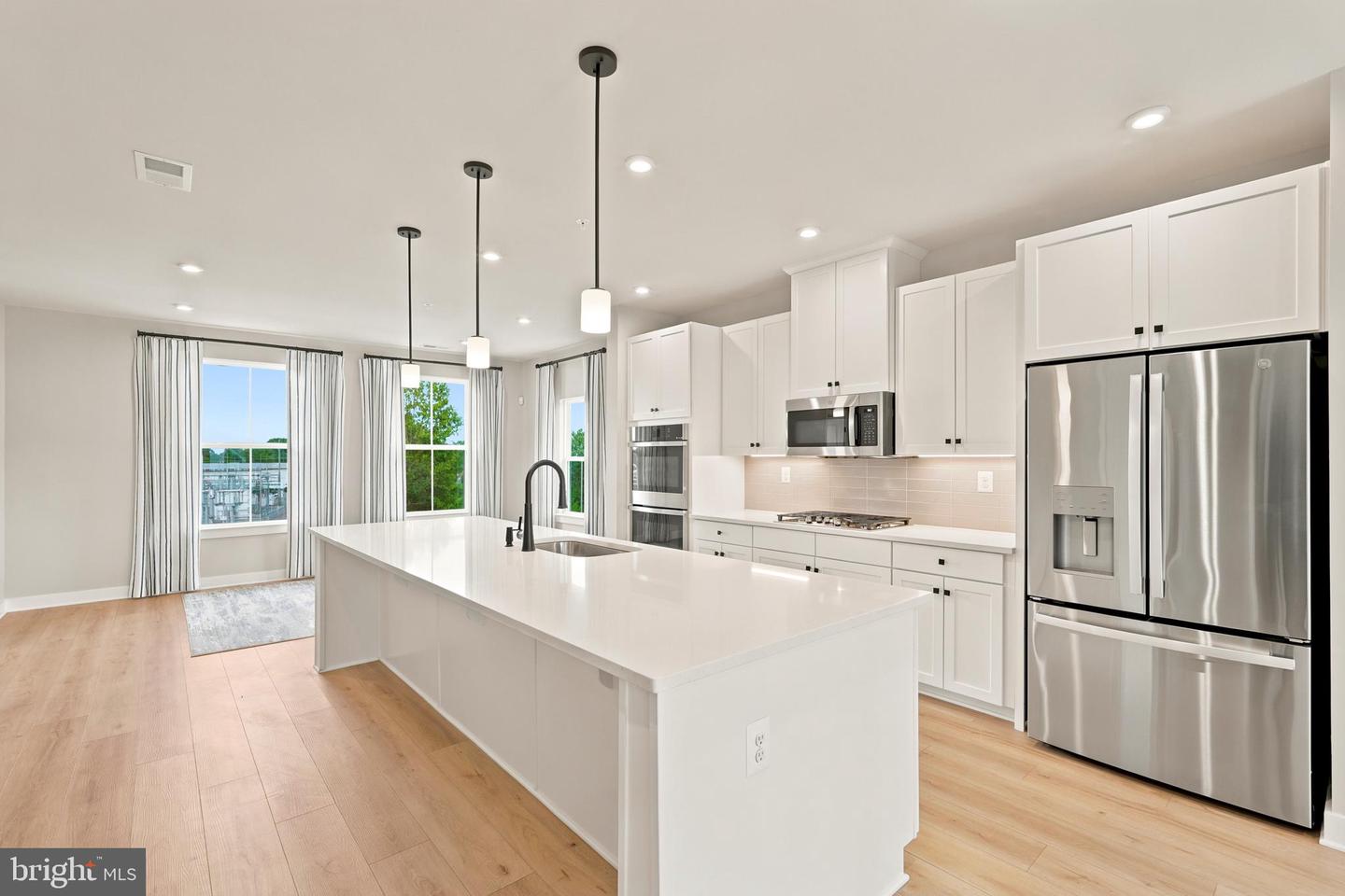 8046 WILLIAMSON BLVD NE Property Photo 1