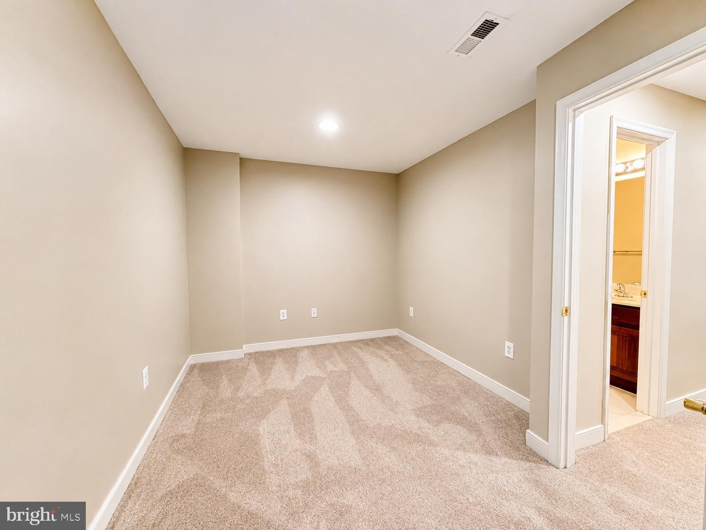 6065 Ticket Way Property Photo 20