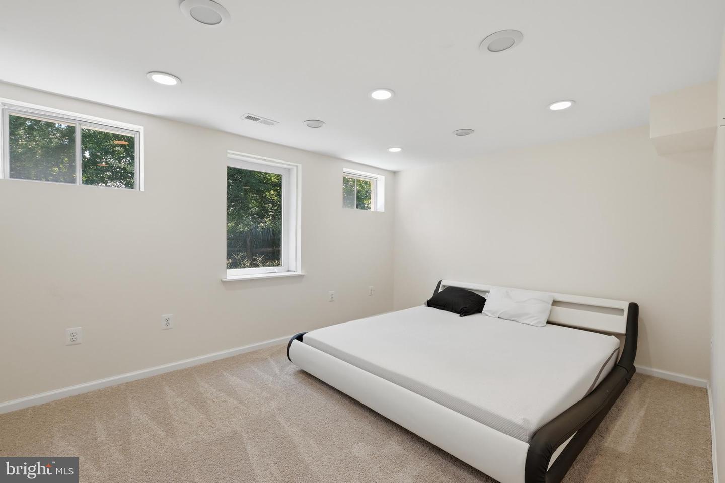 10952 Thistlewood Ct Property Photo 29