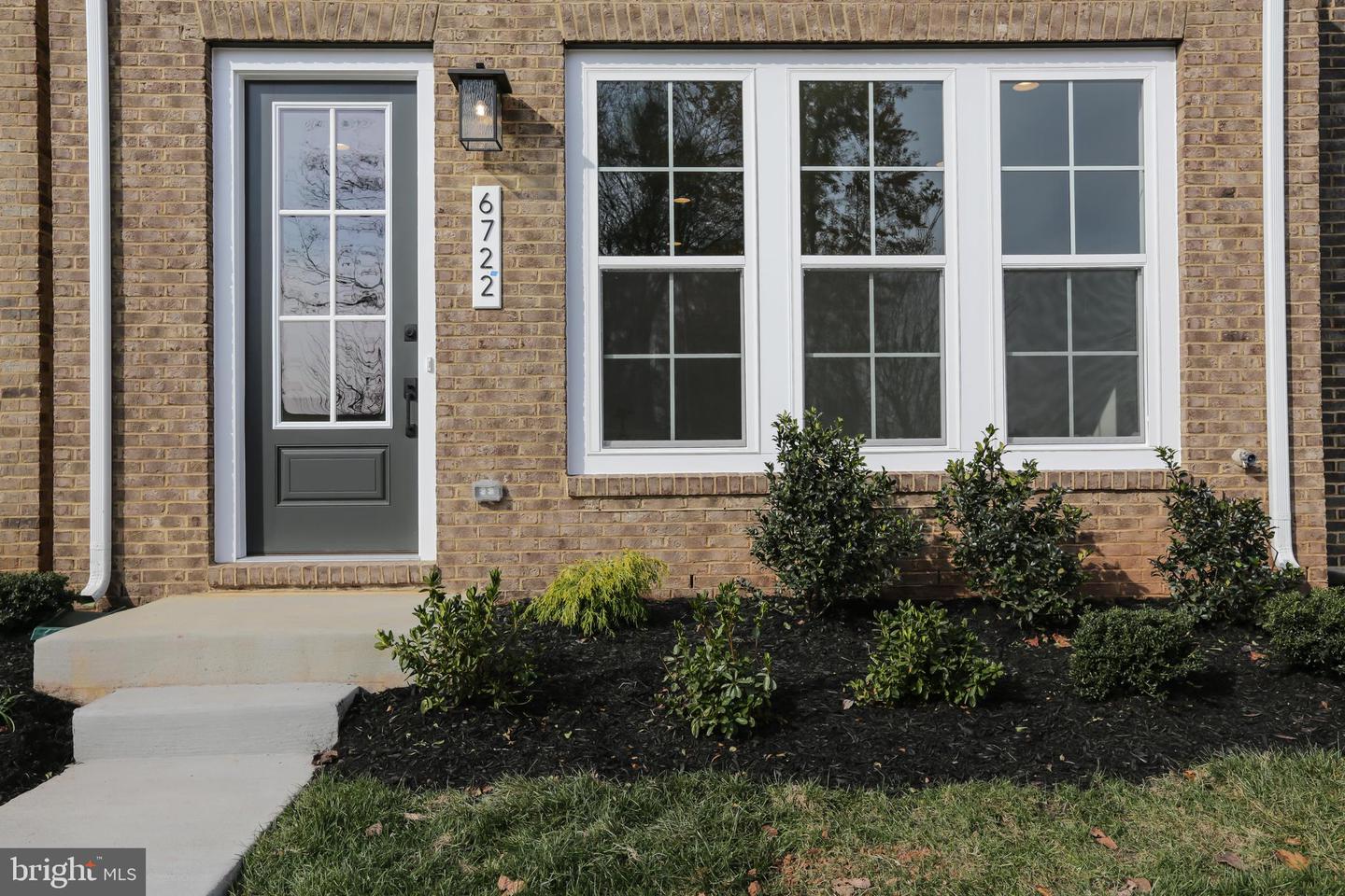 6722 Upland Manor Drive Property Photo 2