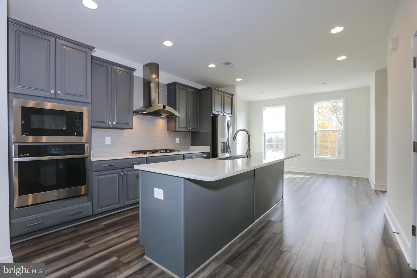 6722 Upland Manor Drive Property Photo 6