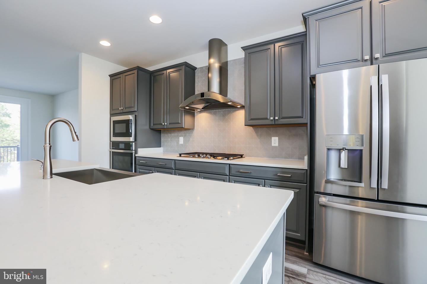 6722 Upland Manor Drive Property Photo 8