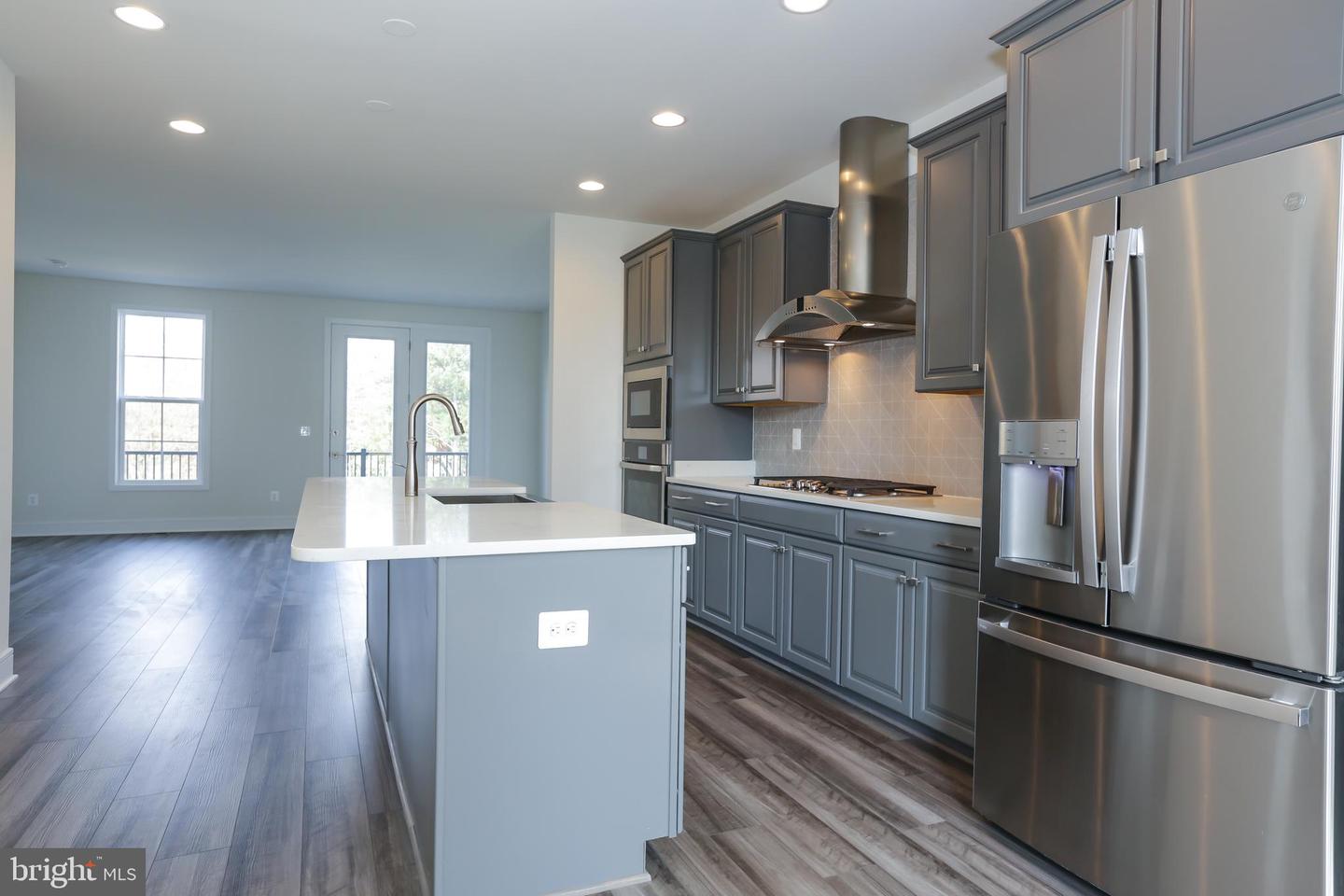 6722 Upland Manor Drive Property Photo 9