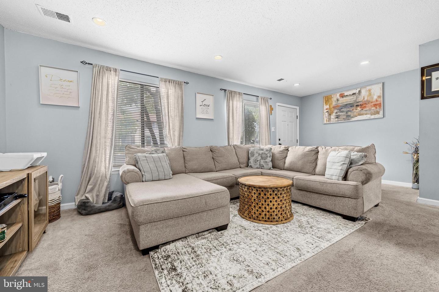 2555 Fox Ridge Ct Property Photo 2