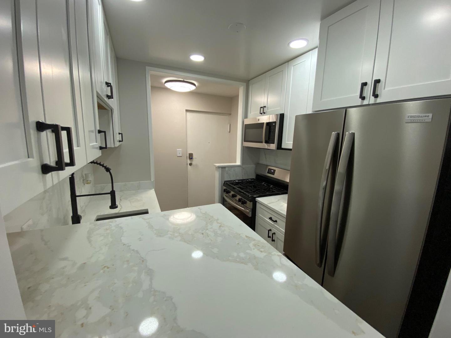 1533 COLONIAL DR #T2 Property Photo 1