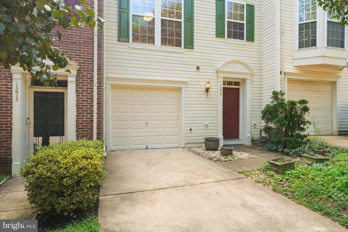 1275 Corbett Pl Property Photo 3