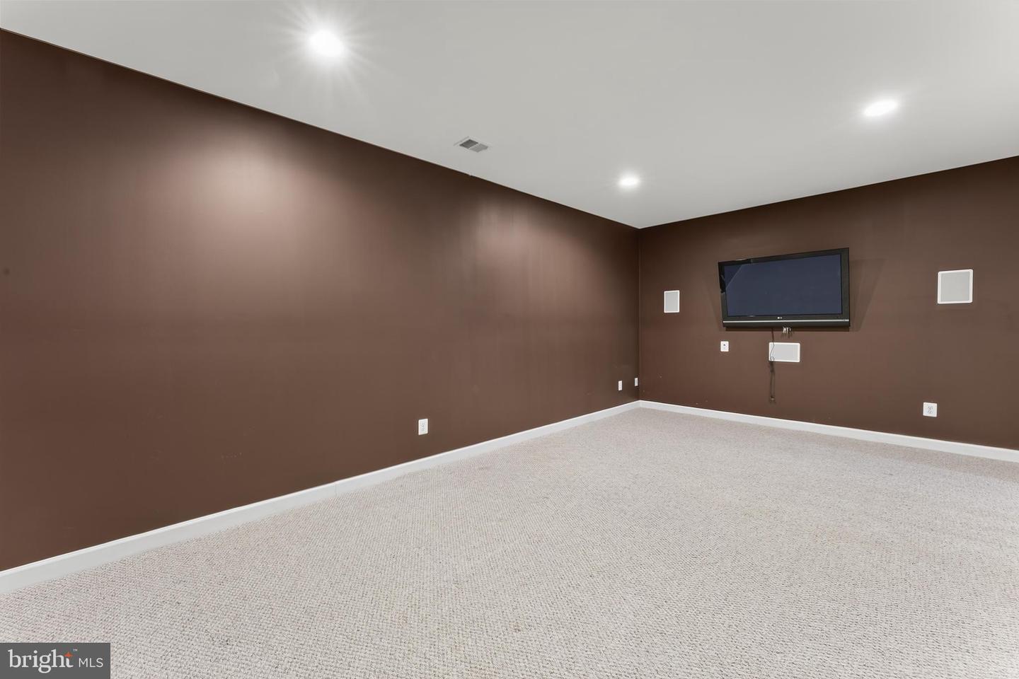 2024 Port Potomac Ave Property Photo 35