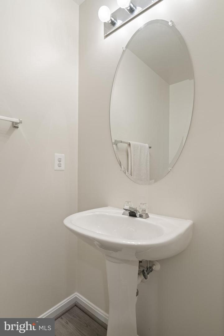 8736 Phipps Farm Way Property Photo 12