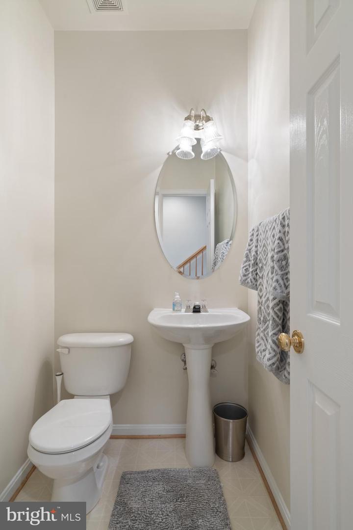 8736 Phipps Farm Way Property Photo 16