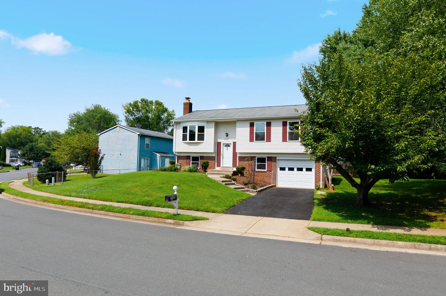 5625 Roundtree Dr Property Photo 4