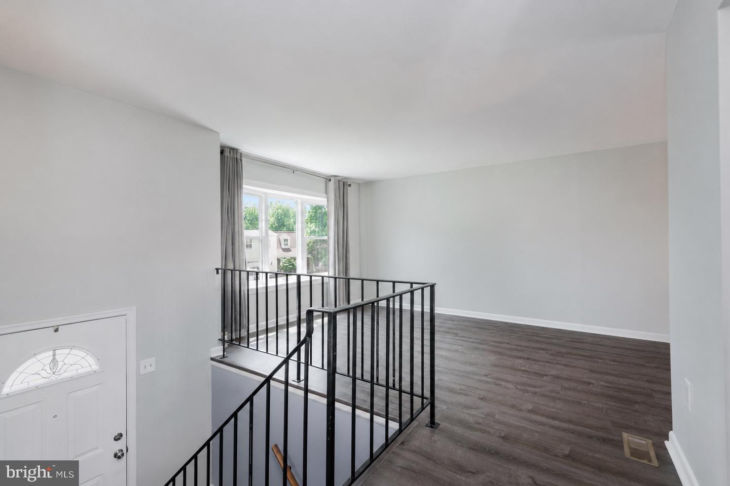 5625 Roundtree Dr Property Photo 6