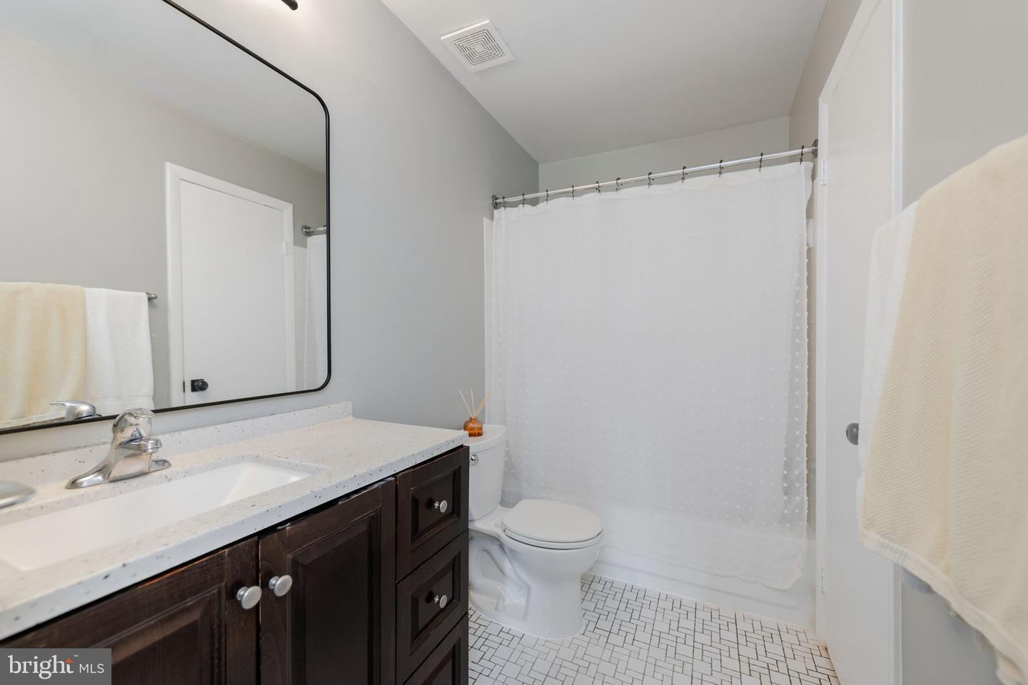 5625 Roundtree Dr Property Photo 26