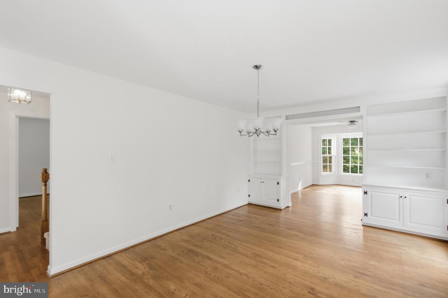 12207 Knightsbridge Dr Property Photo 8
