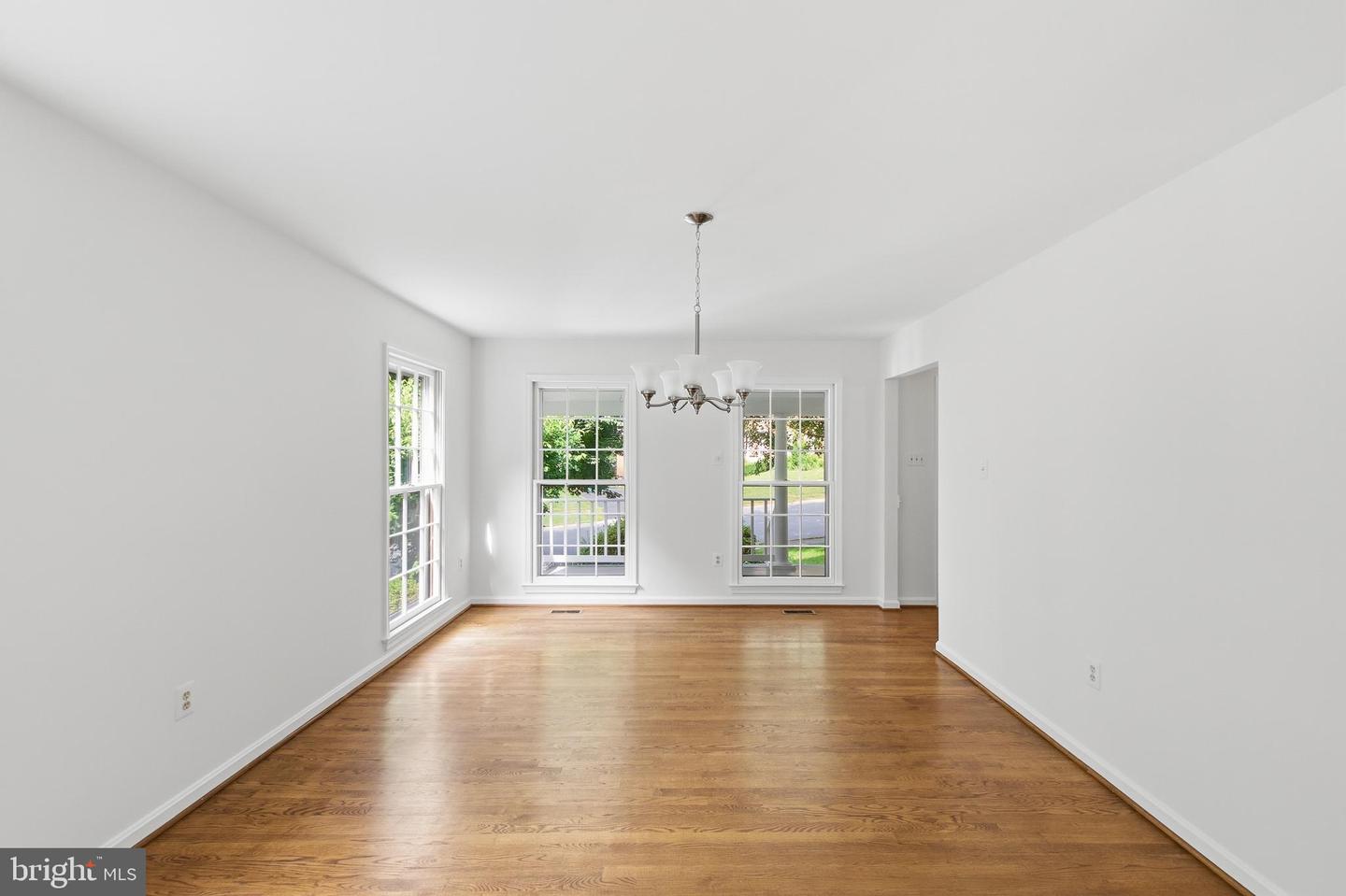12207 Knightsbridge Dr Property Photo 9