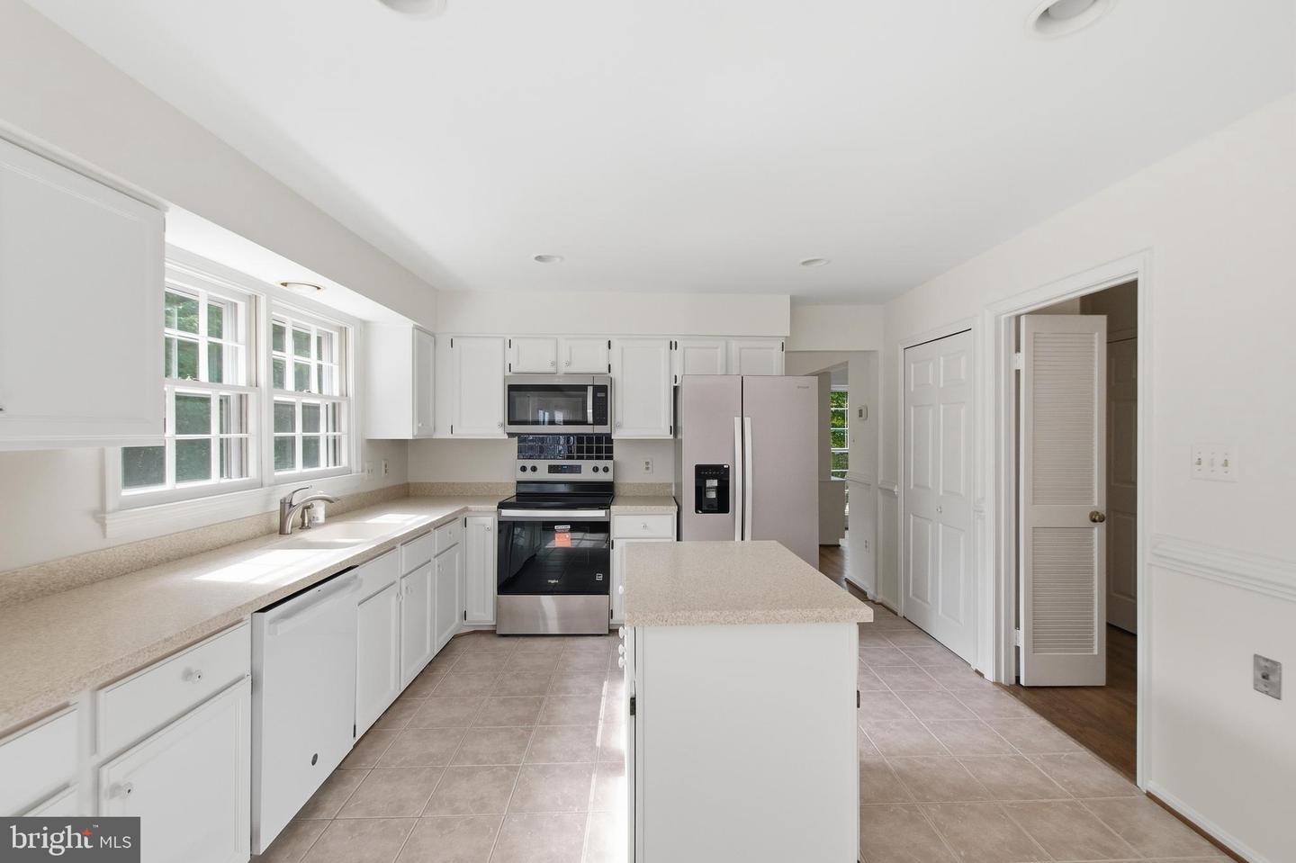 12207 Knightsbridge Dr Property Photo 14