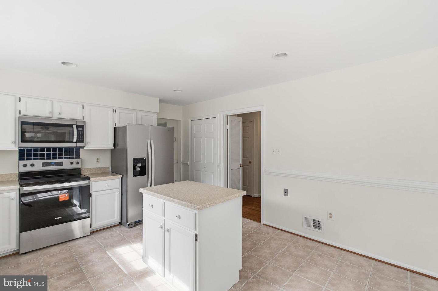 12207 Knightsbridge Dr Property Photo 15