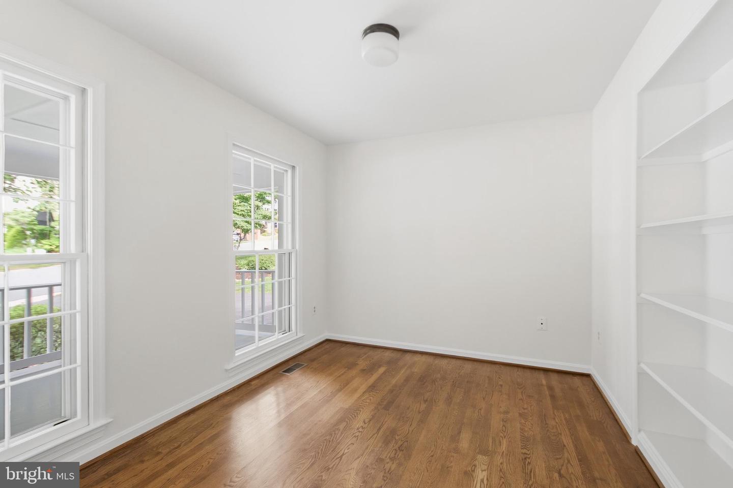 12207 Knightsbridge Dr Property Photo 23