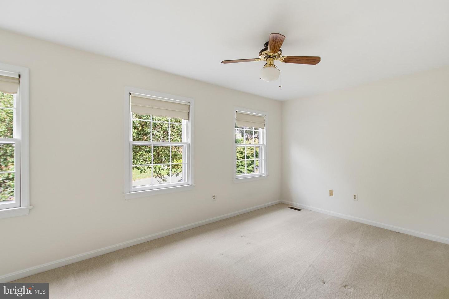 12207 Knightsbridge Dr Property Photo 28