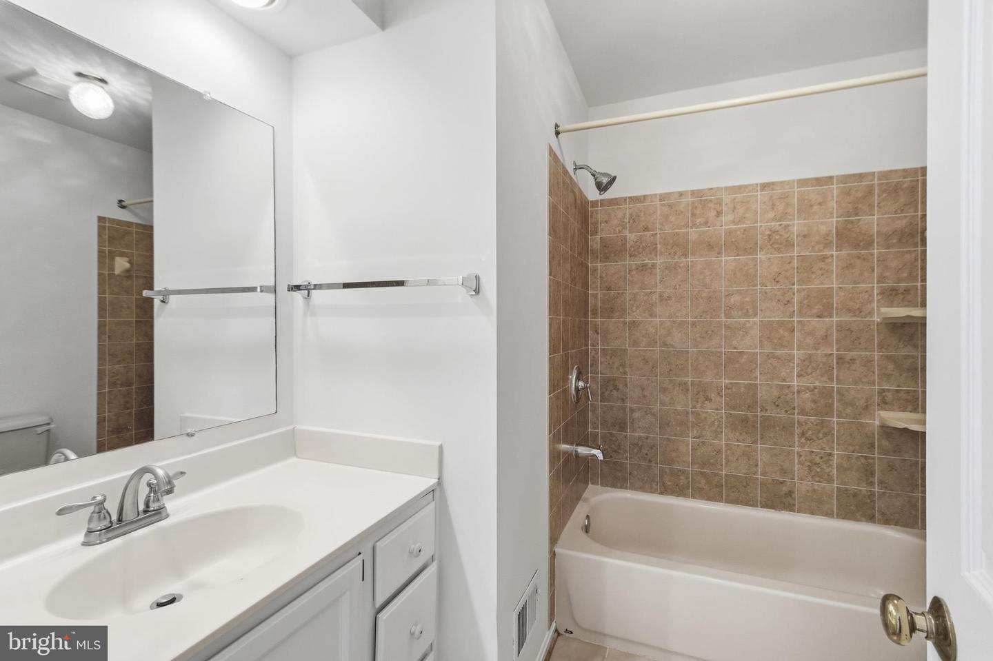 12207 Knightsbridge Dr Property Photo 30