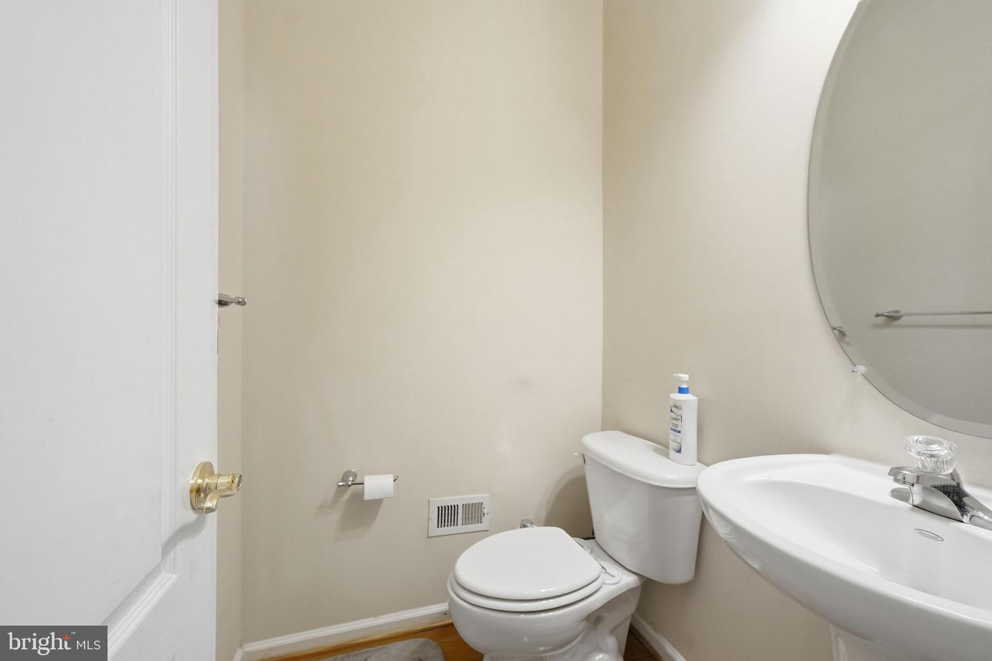 7033 Little Thames Dr Property Photo 5