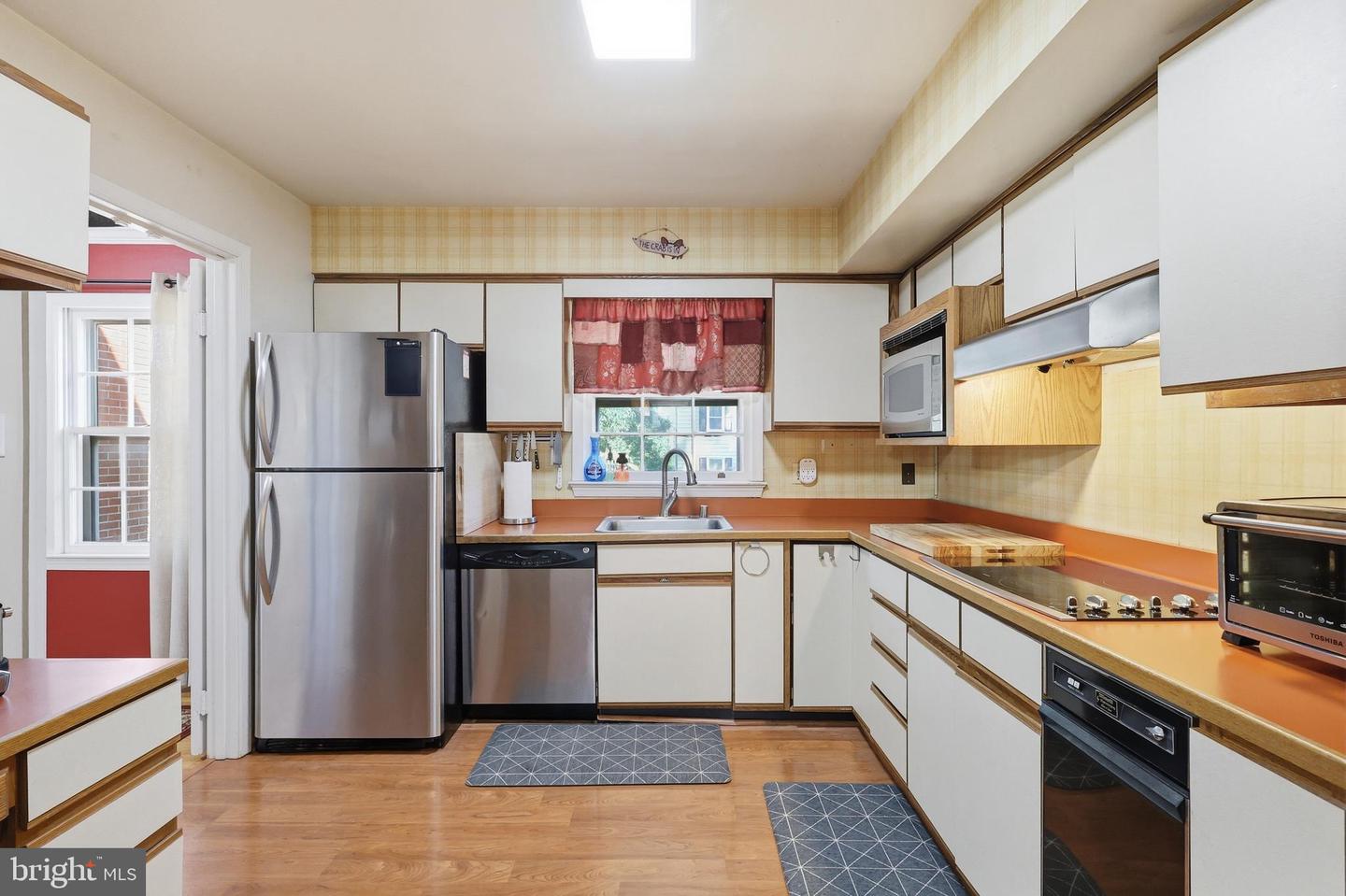10106 Brandon Way Property Photo 4