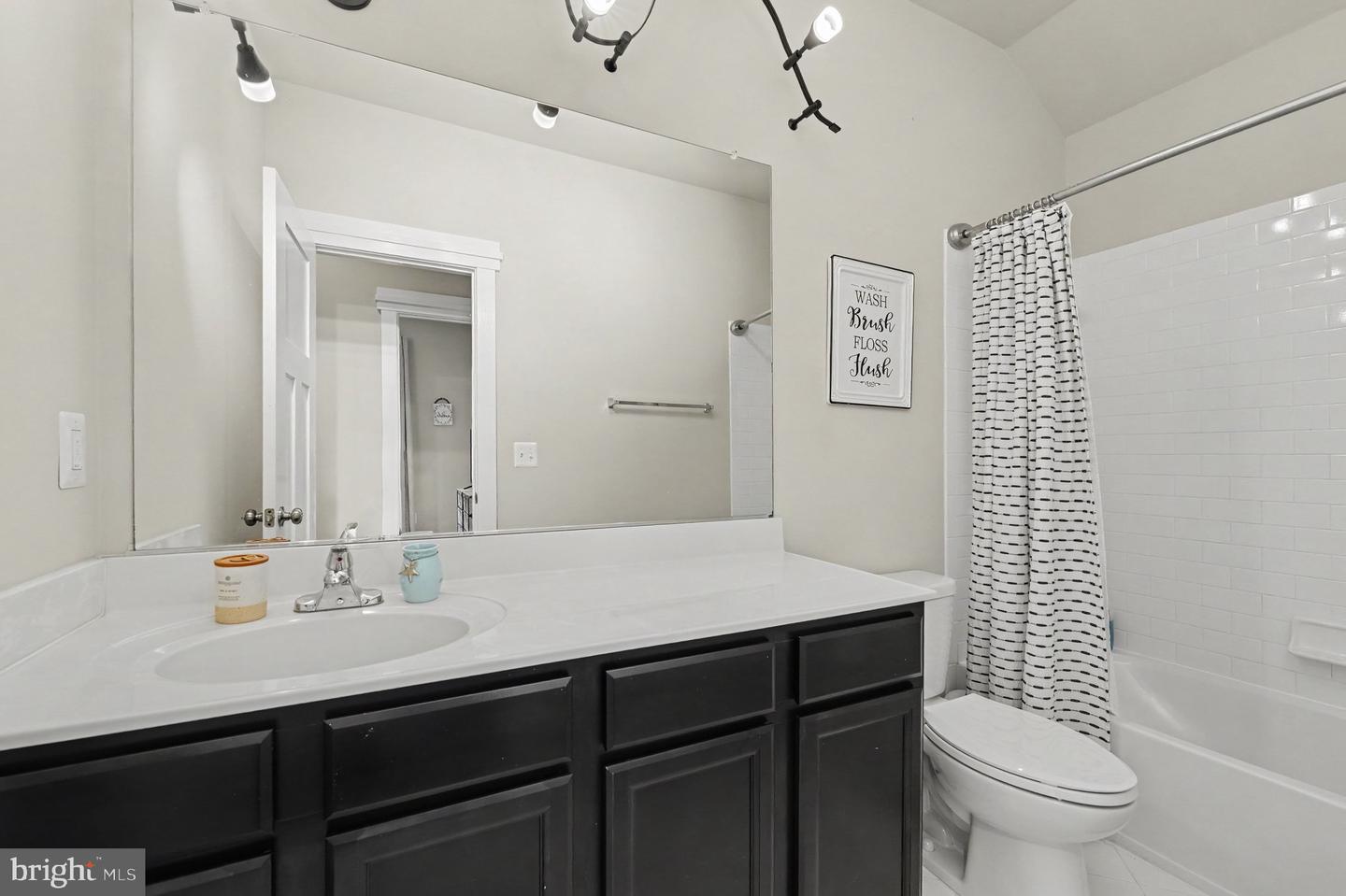 17929 Woods View Dr Property Photo 18