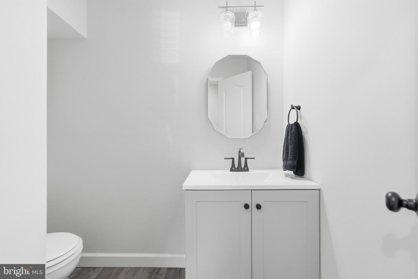 5656 Northton Ct Property Photo 4