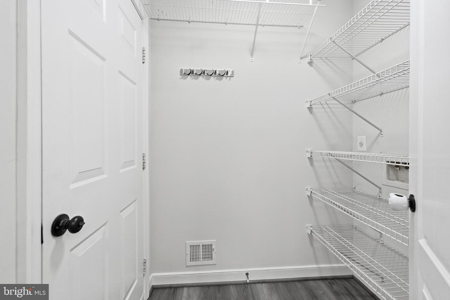 5656 Northton Ct Property Photo 21