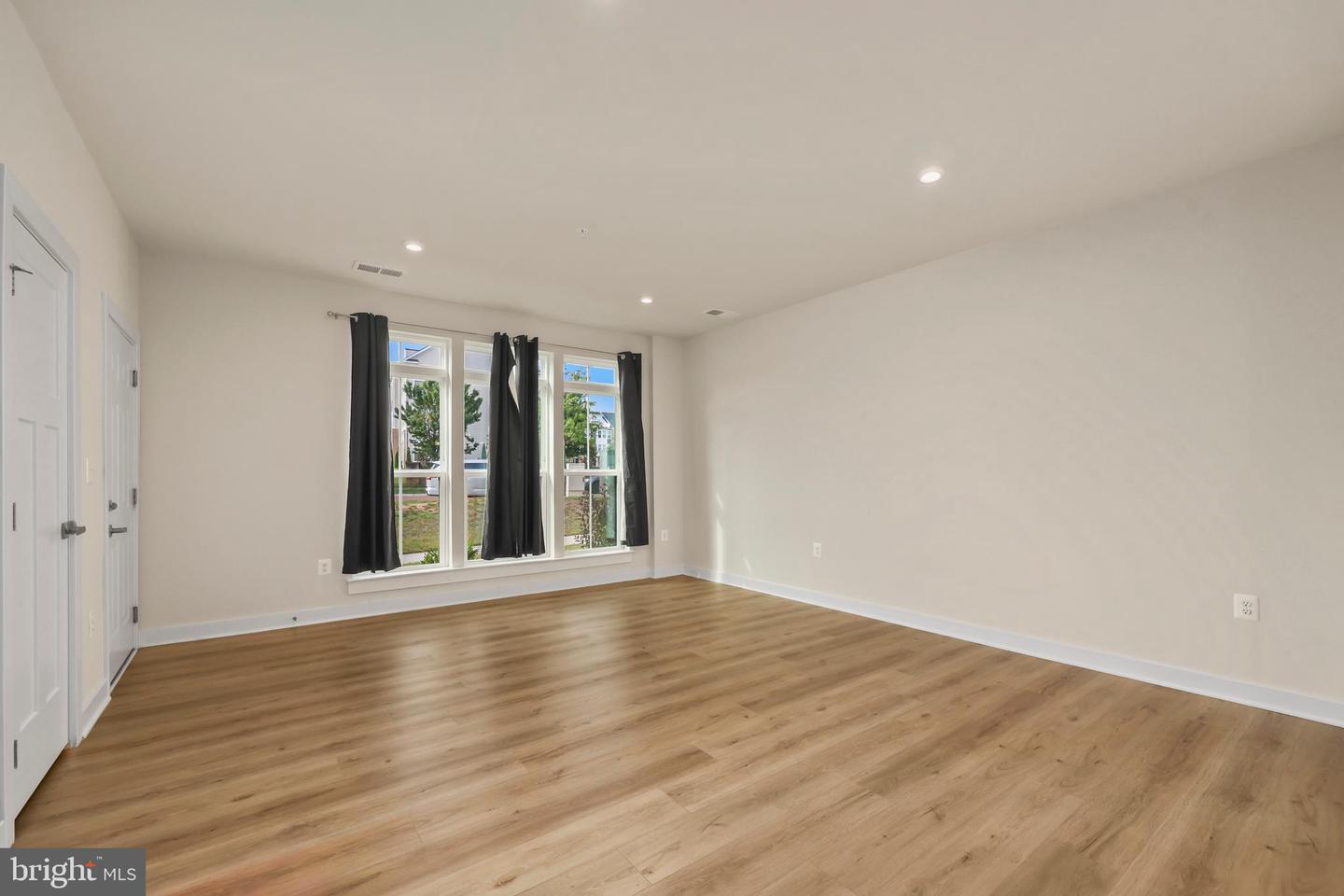 1733 Dunnington Pl Property Photo 5