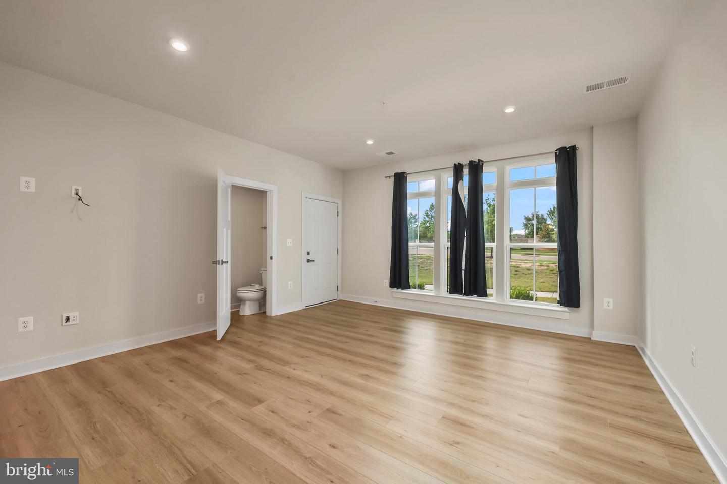 1733 Dunnington Pl Property Photo 6
