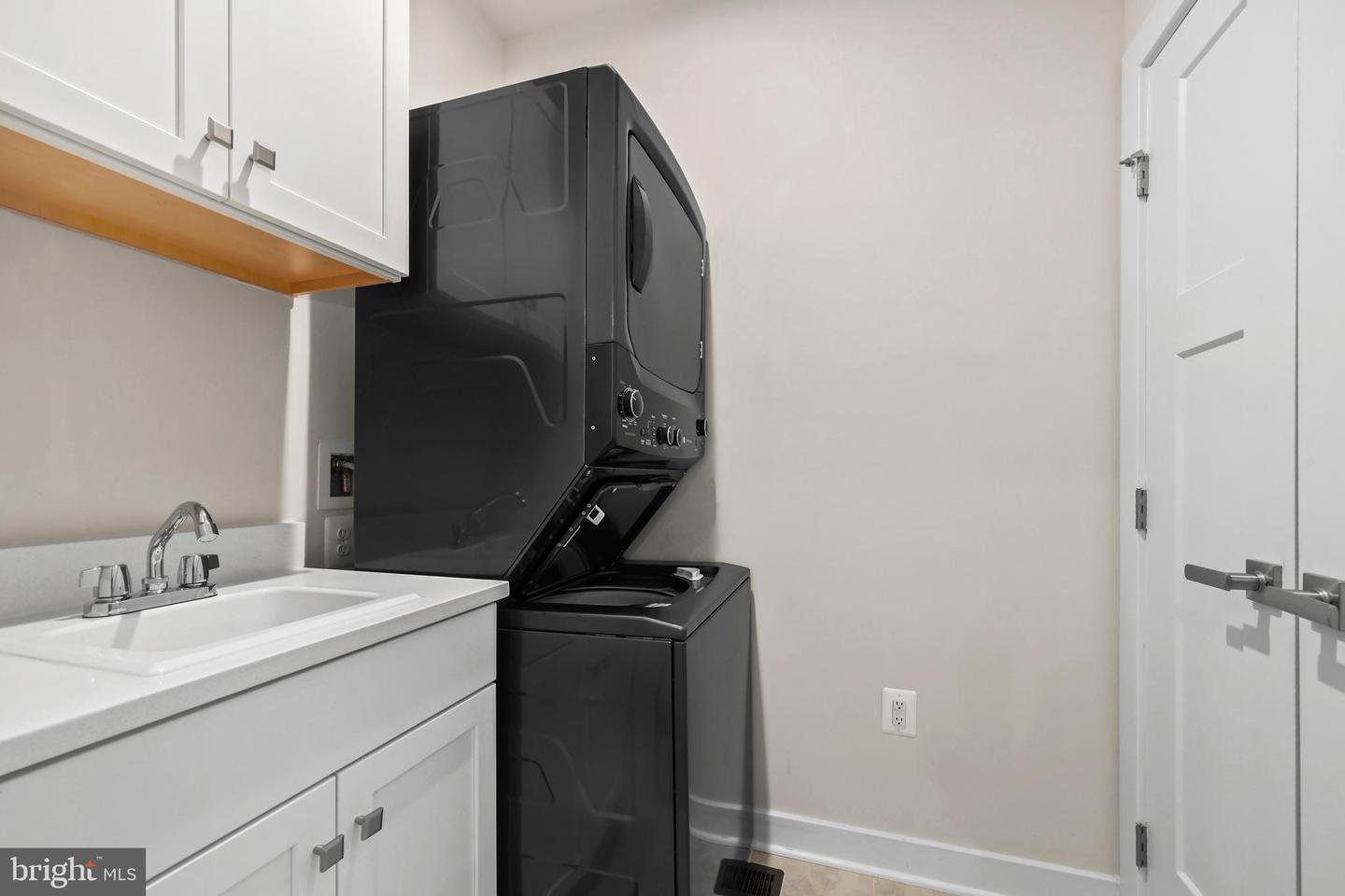 1733 Dunnington Pl Property Photo 25