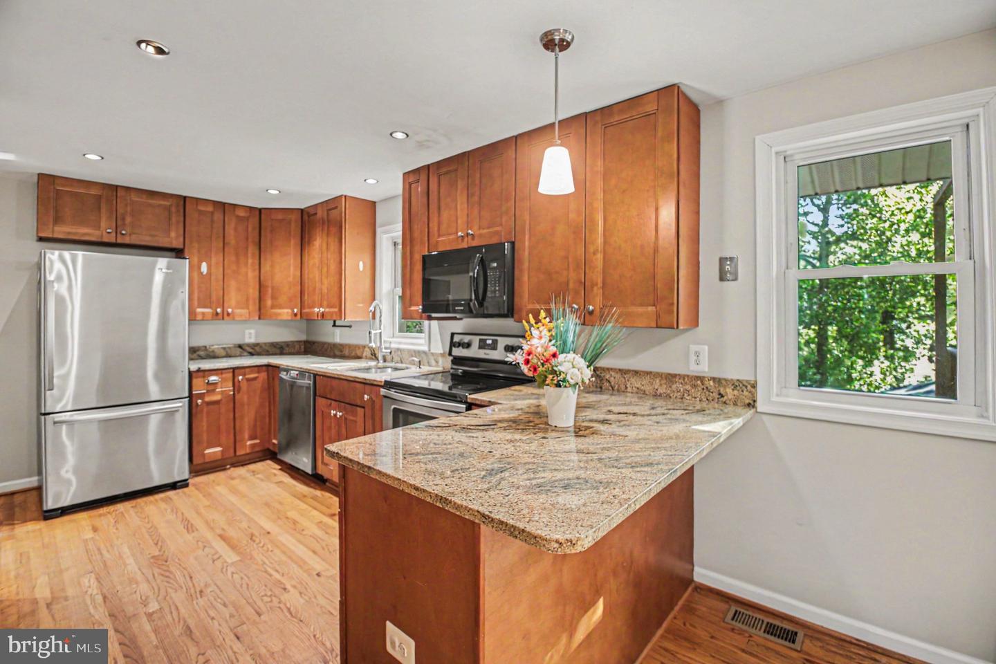 7409 Lake Dr Property Photo 3