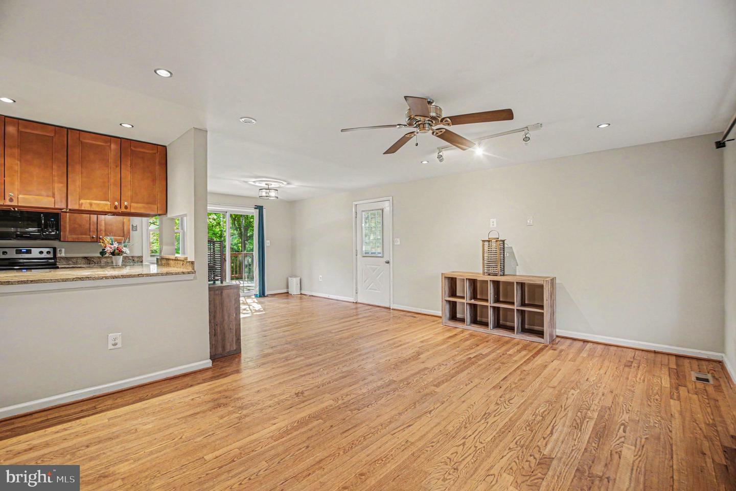7409 Lake Dr Property Photo 4