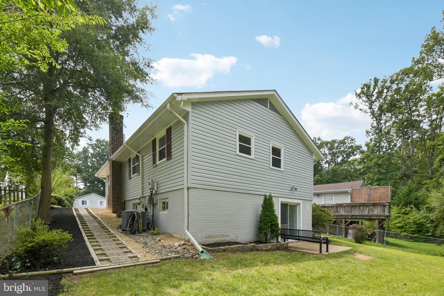 3004 Jamestown Ct Property Photo 4