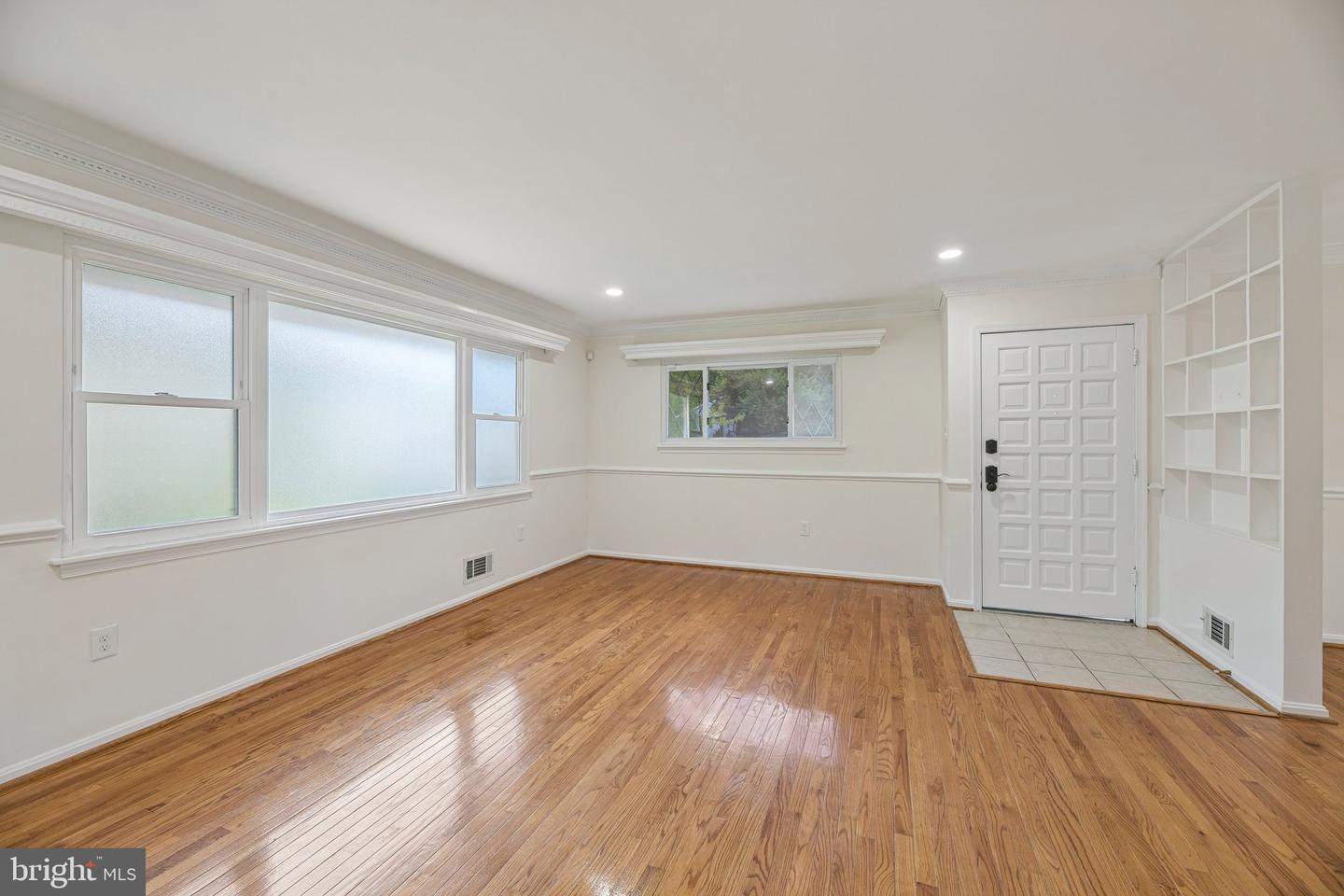 3004 Jamestown Ct Property Photo 5